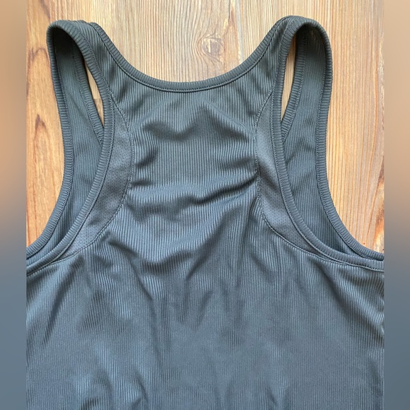 Under Armor Tanks Bundle L/S - Picture 6 of 10